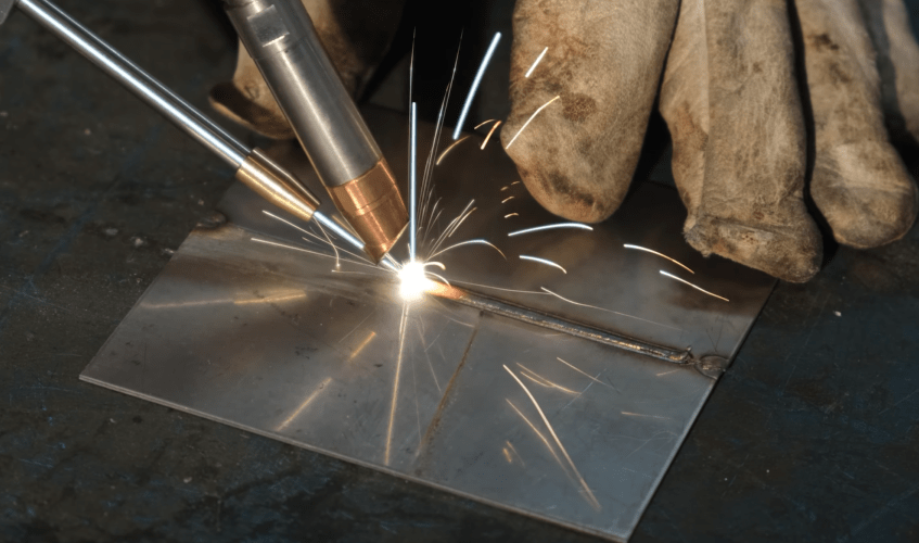 Các vấn đề liên quan đến an toàn khi sử dụng máy cắt laser fiber CNC