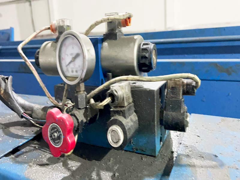 Linh kiện máy chấn 