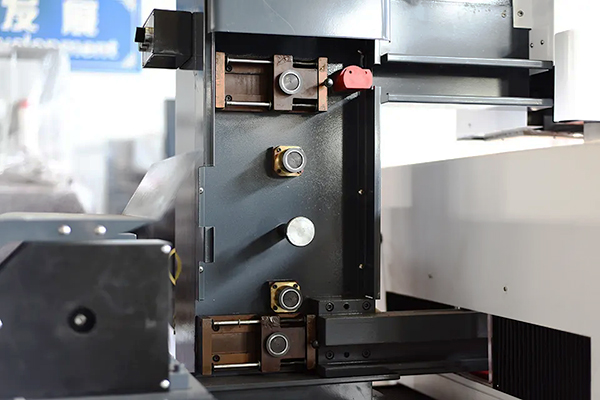 Máy cắt dây CNC Máy cắt dây CNC