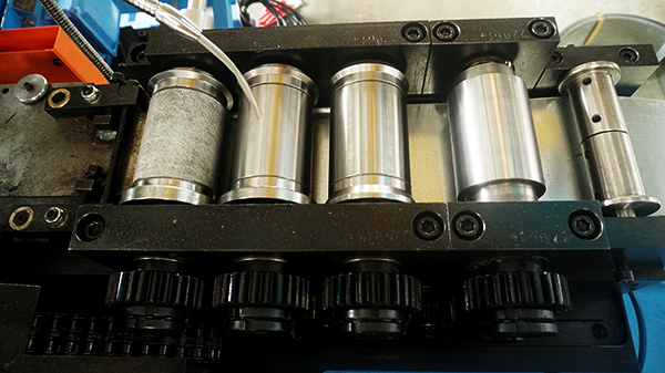 Máy chạy ống xoắn