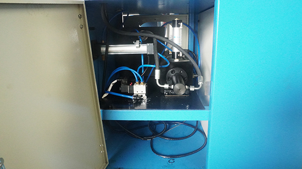 Máy chạy ống xoắn