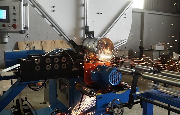 Máy chạy ống xoắn