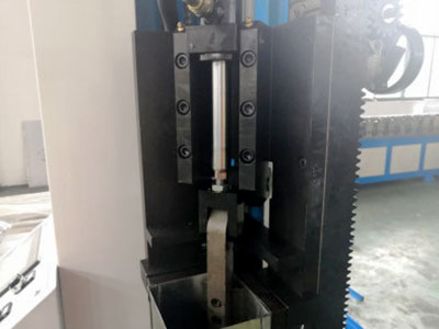 Máy vuốt mí đứng ống gió