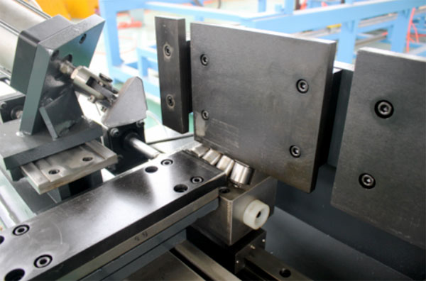 Máy vuốt mí khi nén Máy vuốt mí khi nén