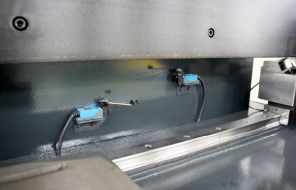 Máy vuốt mí khi nén Máy vuốt mí khi nén