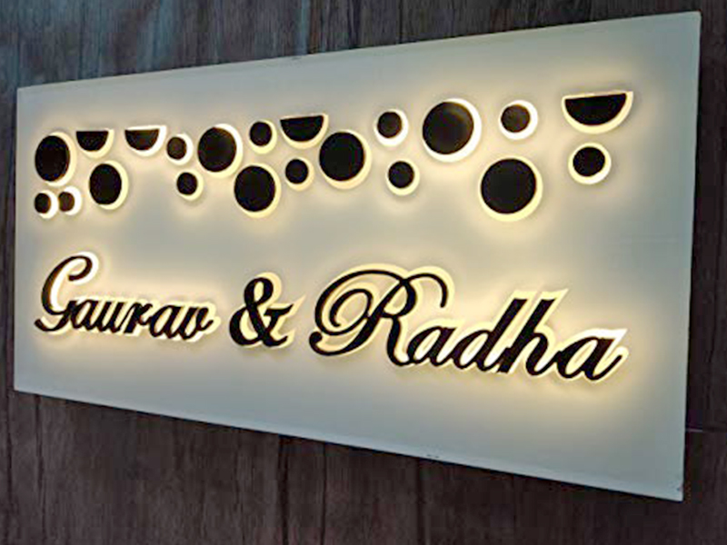 Lợi ích của máy cắt laser fiber trong quảng cáo và marketing