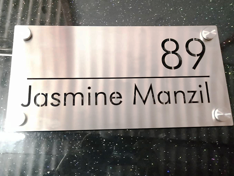 Lợi ích của máy cắt laser fiber trong quảng cáo và marketing