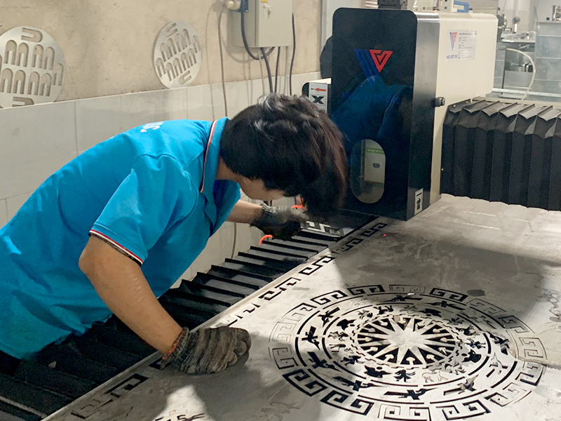 Lợi ích của máy cắt laser fiber trong quảng cáo và marketing