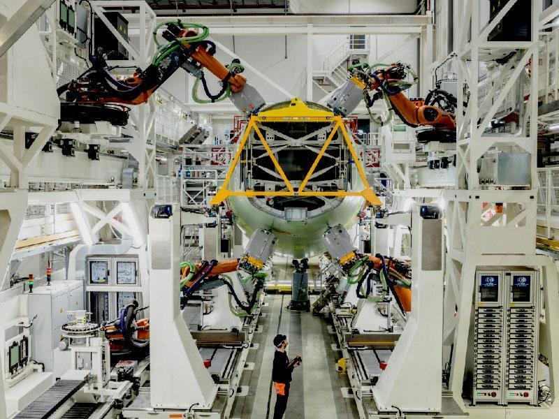 Các ứng dụng thực tế của Robot hàn trong ngành cơ khí Các ứng dụng thực tế của Robot hàn trong ngành cơ khí